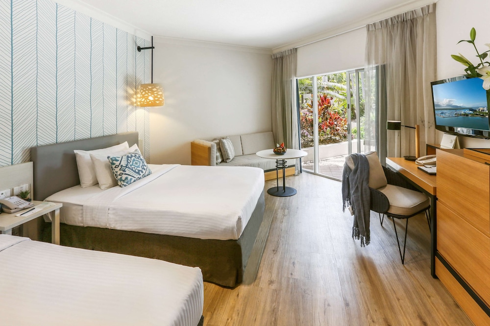 Shangri La the Marina Cairns 14/74