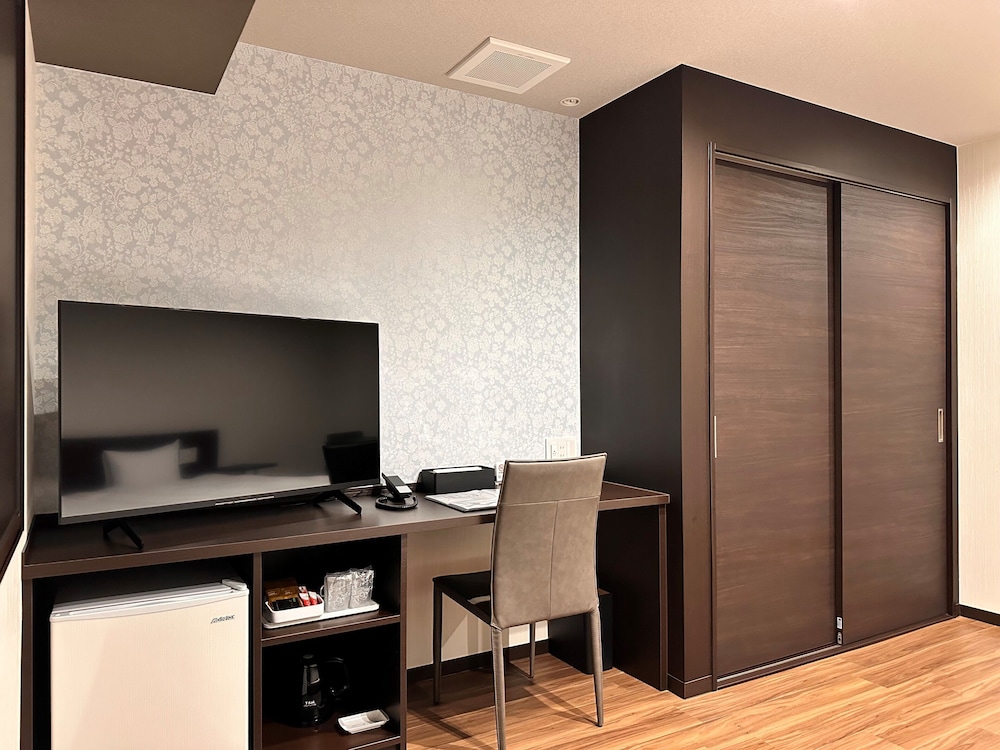 Reftel Osaka Airport Hotel 45/55