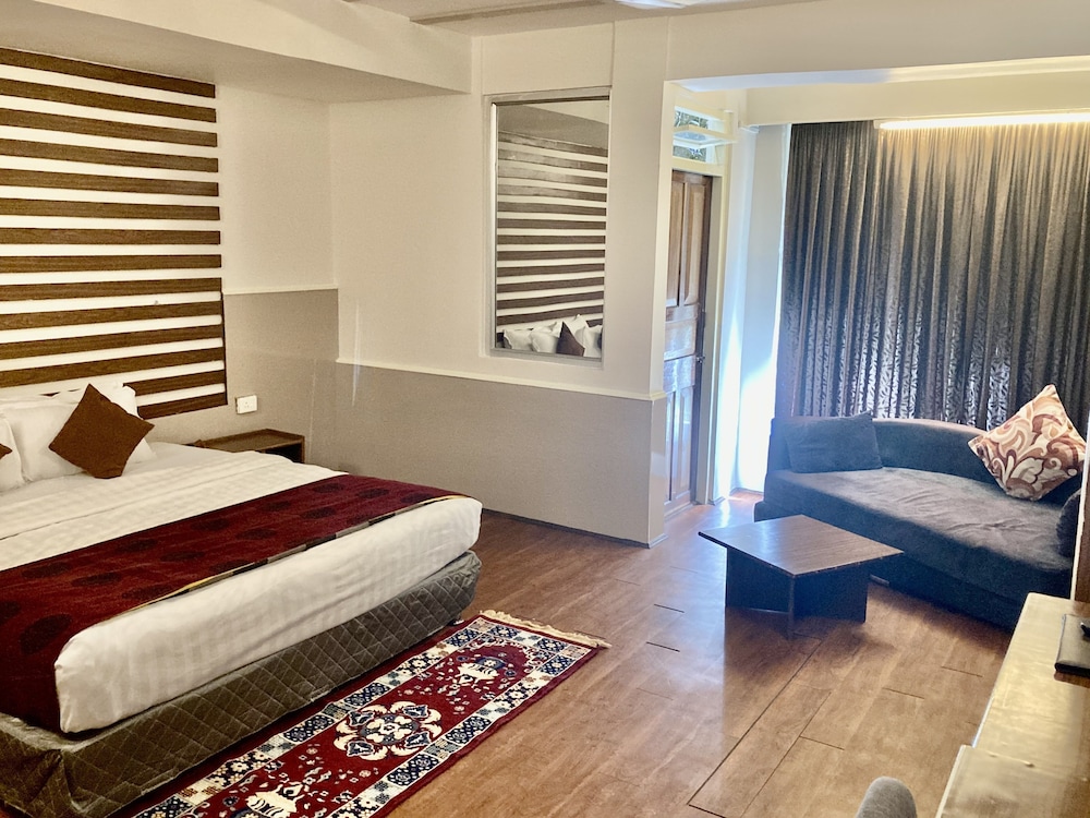 Maya Inn 18/70
