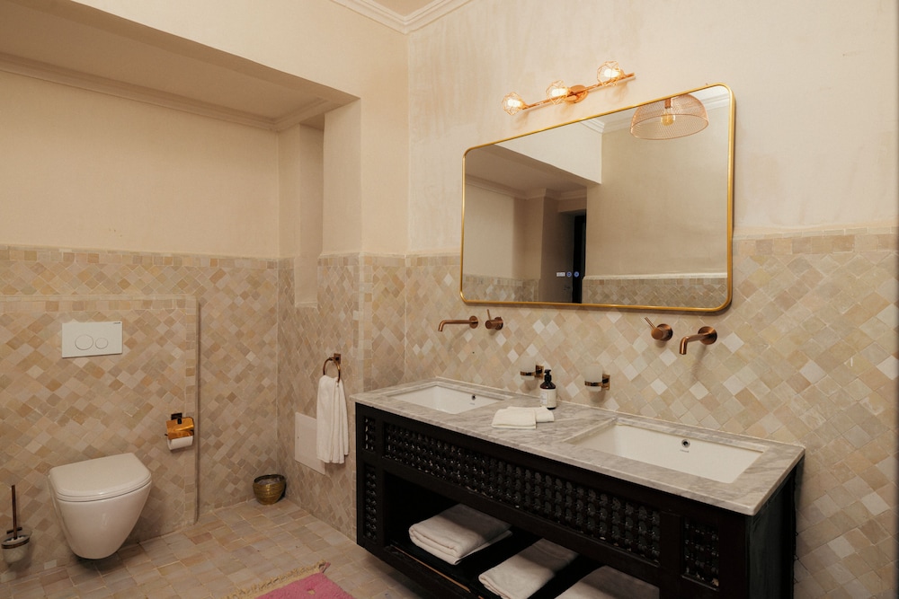Riad Le Clos Des Arts 69/72