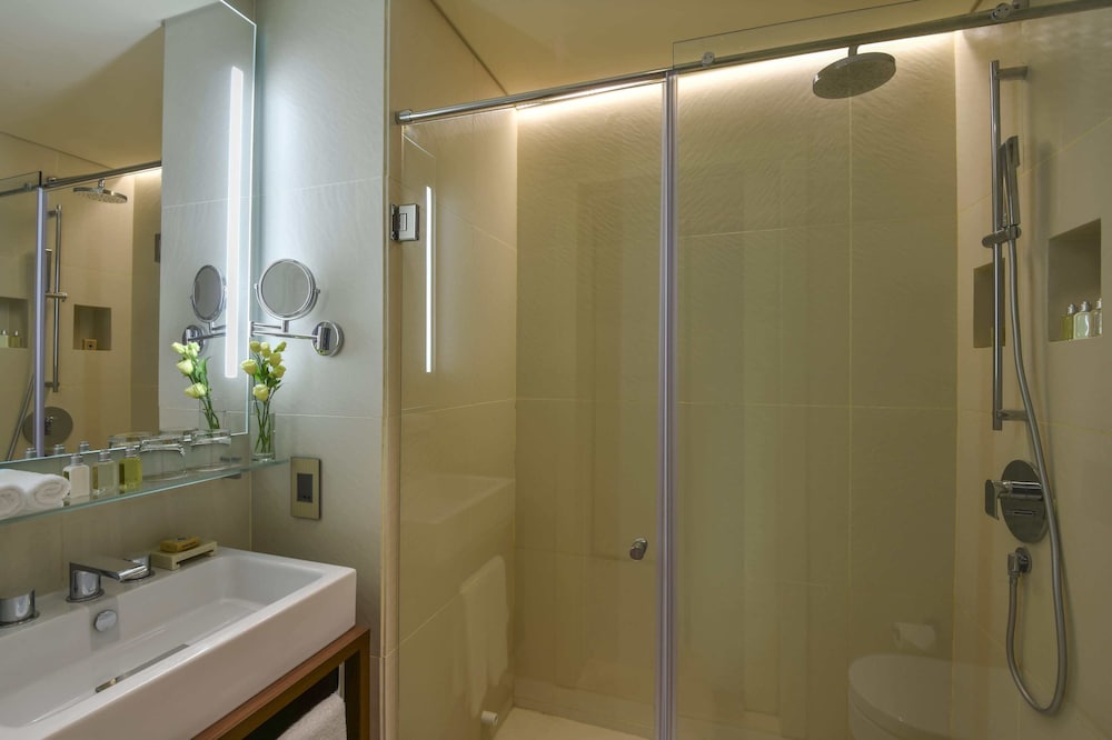 Voco Doha West Bay Suites 40/100