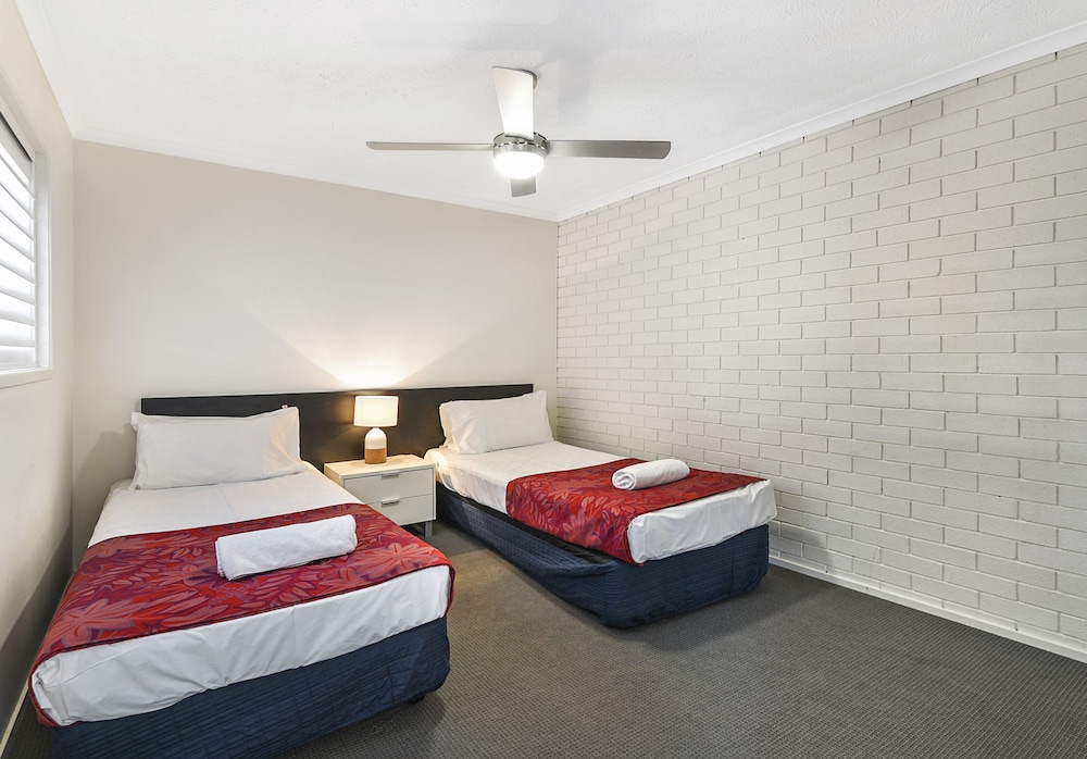 BEST WESTERN BROADBEACH TRAVEL INN APARTMENTS 11/70
