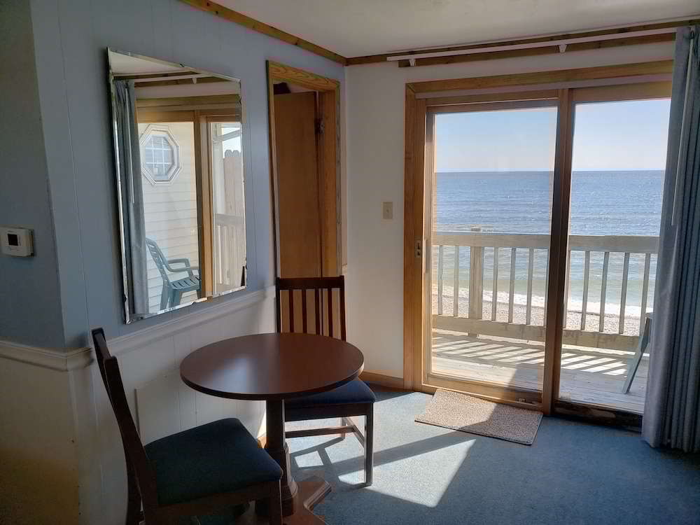 Algoma Beach Motel 24/35