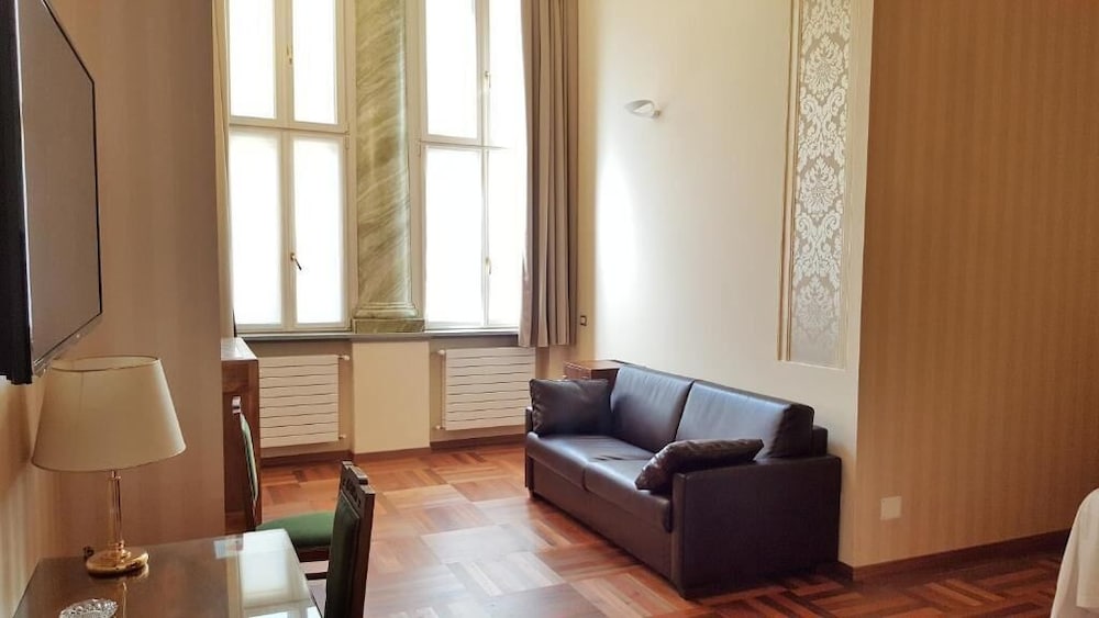 Hotel Roma E Rocca Cavour 55/82