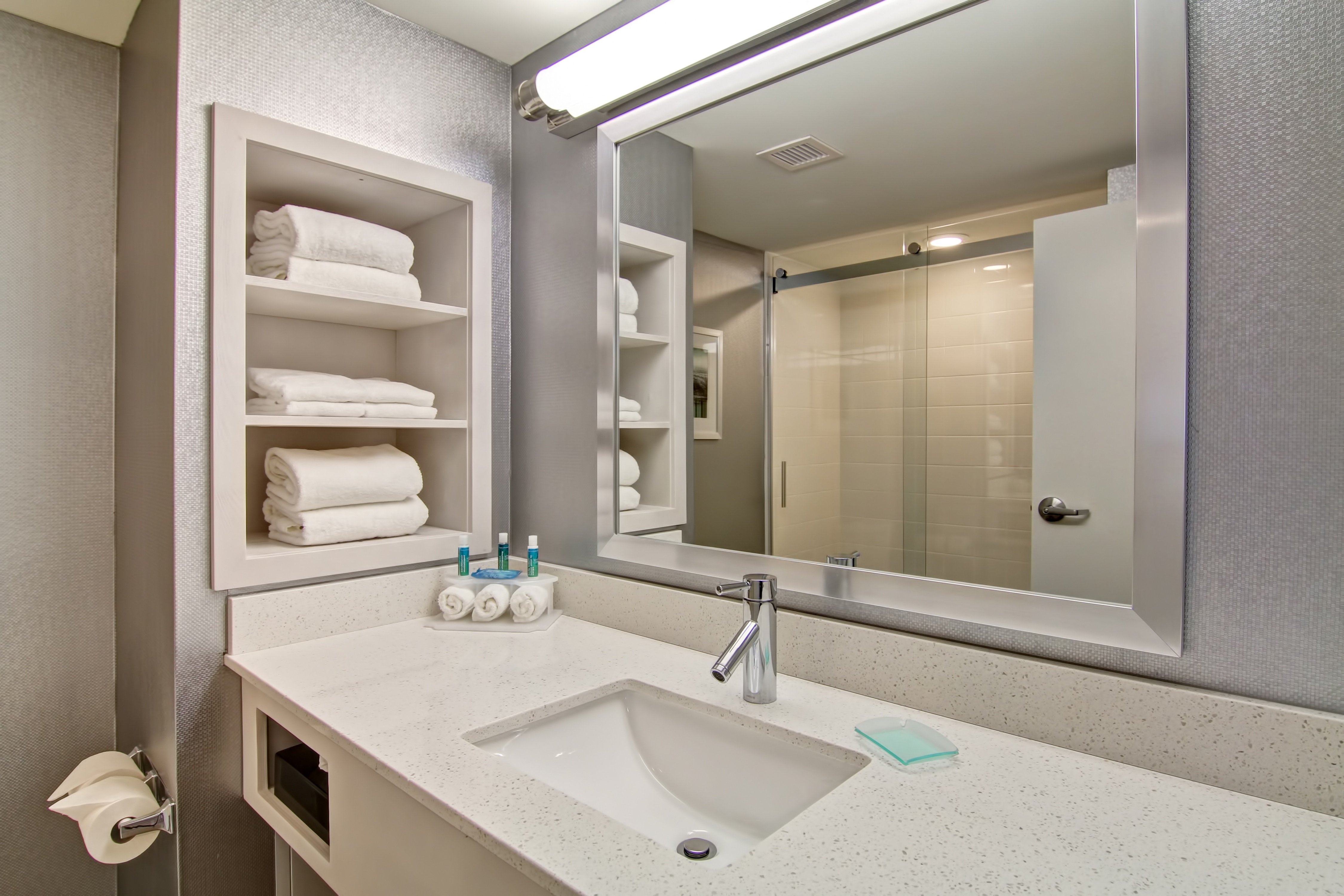 Holiday Inn Express Suites Oshawa Downtown Toronto Area 51/56