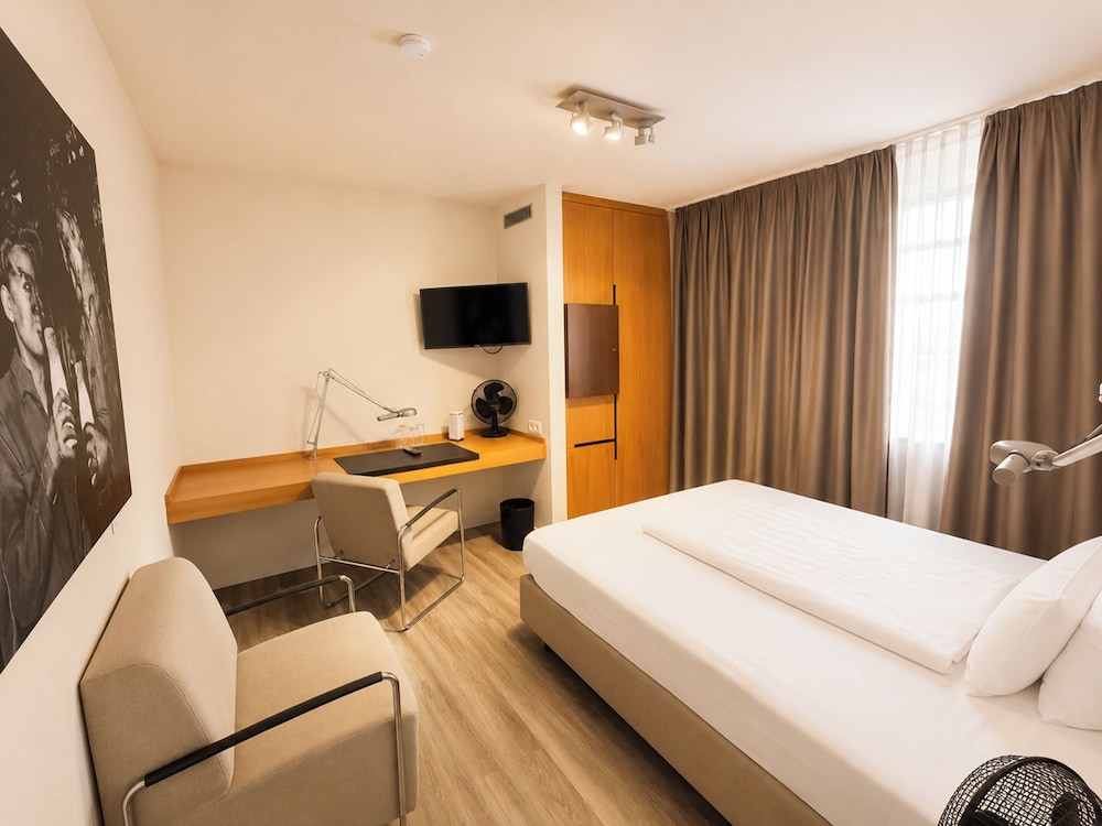 Hotel Maximilians 6/19