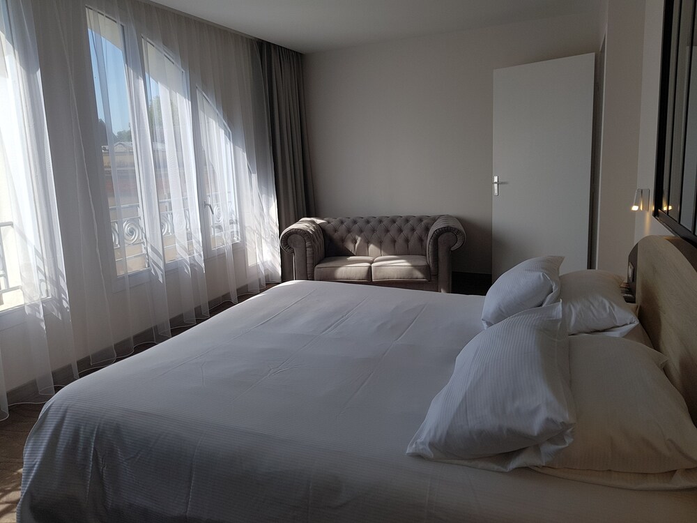 Hotel De Grignan 2/64