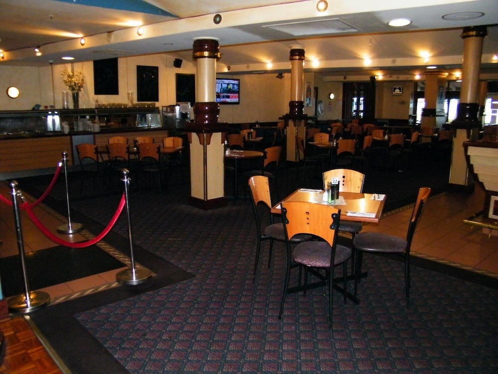 Grand Tasman Hotel 48/65