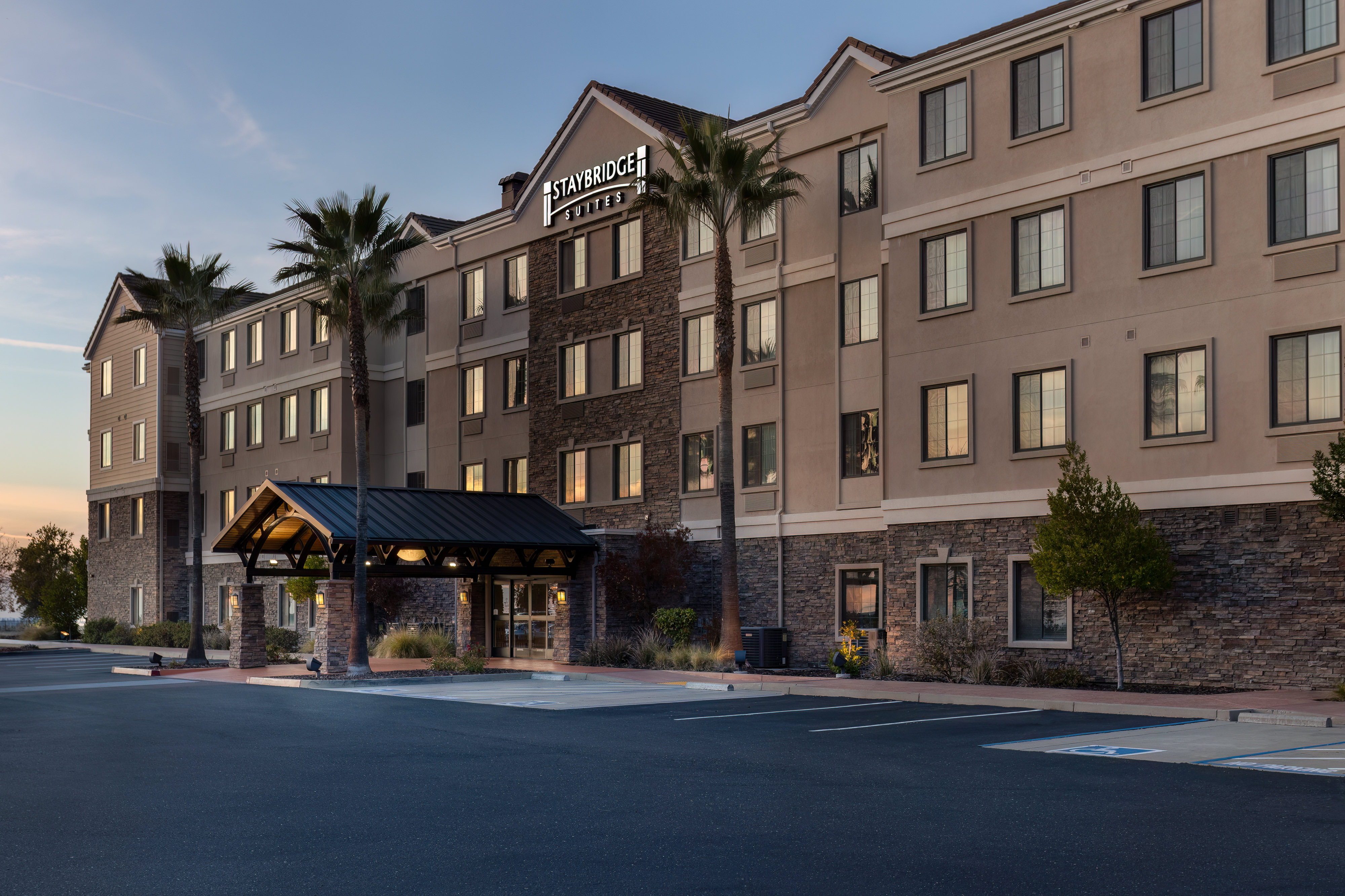 Staybridge Suites Sacramento - Folsom 78/79