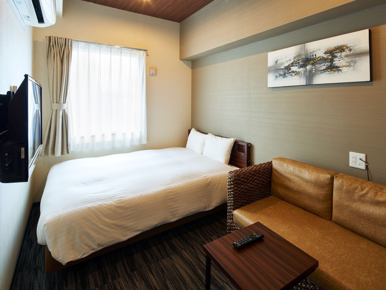 ROOM, DOUBLE BED