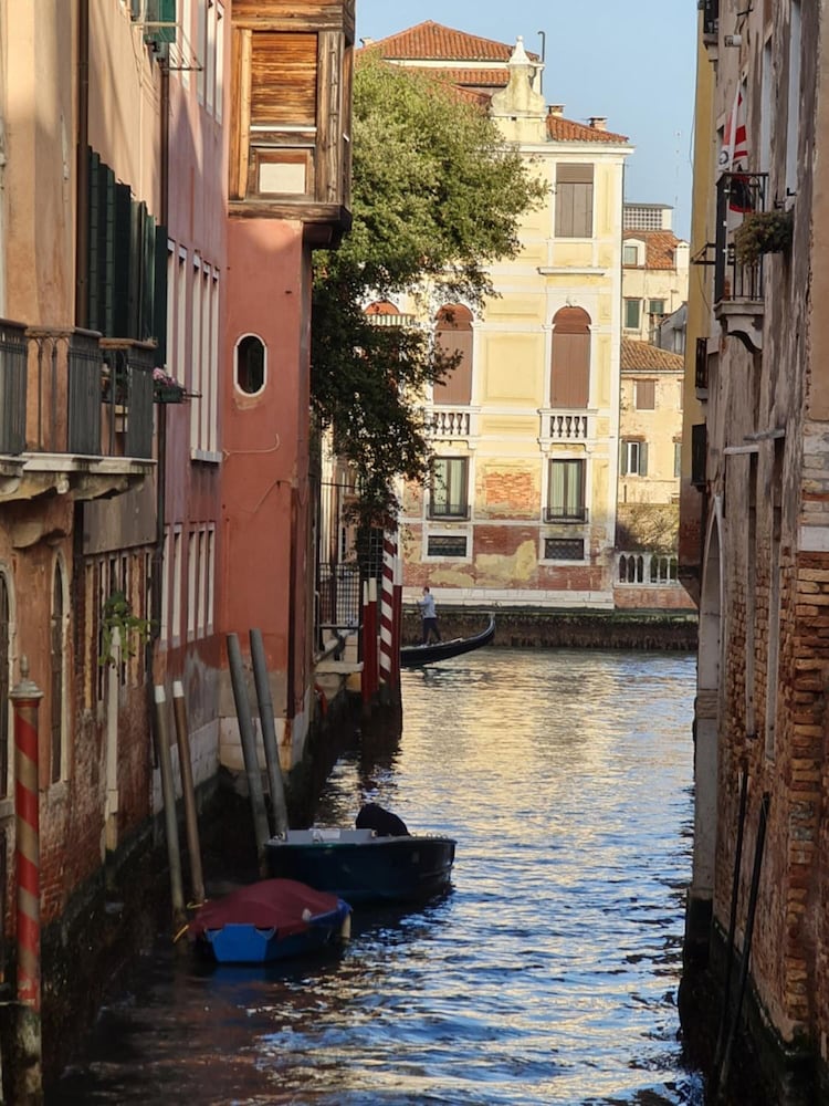 Friendly Venice Suites 39/48