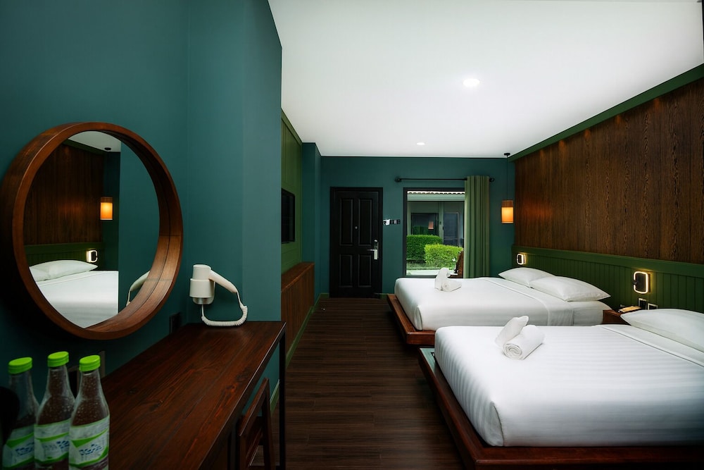 The Natural Resort 50/50
