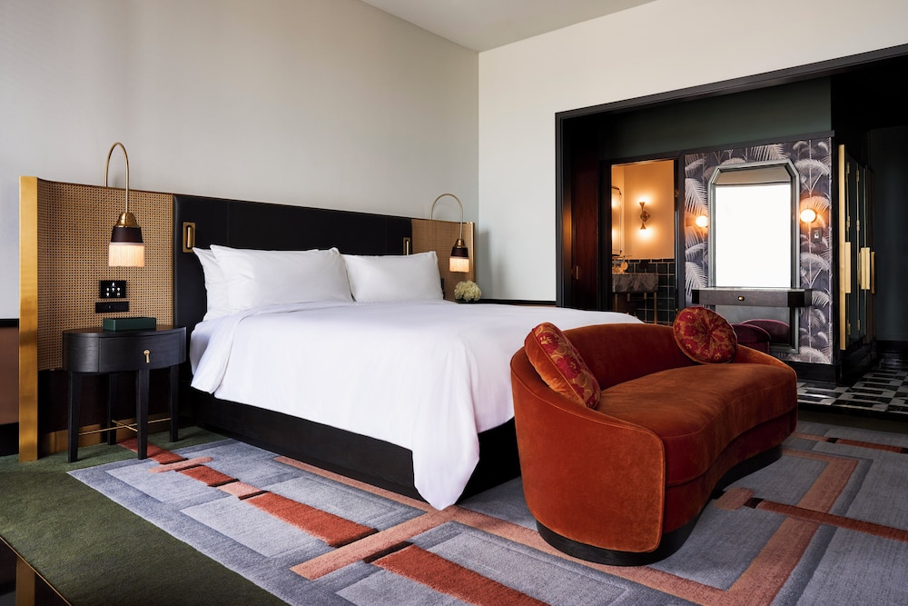 Fairmont Gold, King Bed, City View, Lounge Access