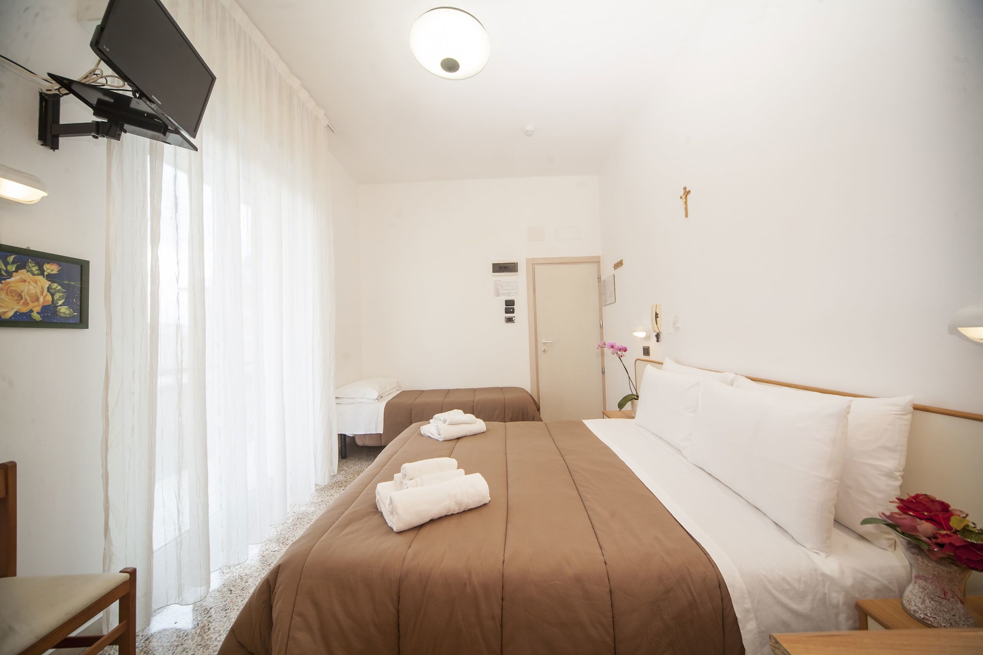 ROOM, TRIPLE