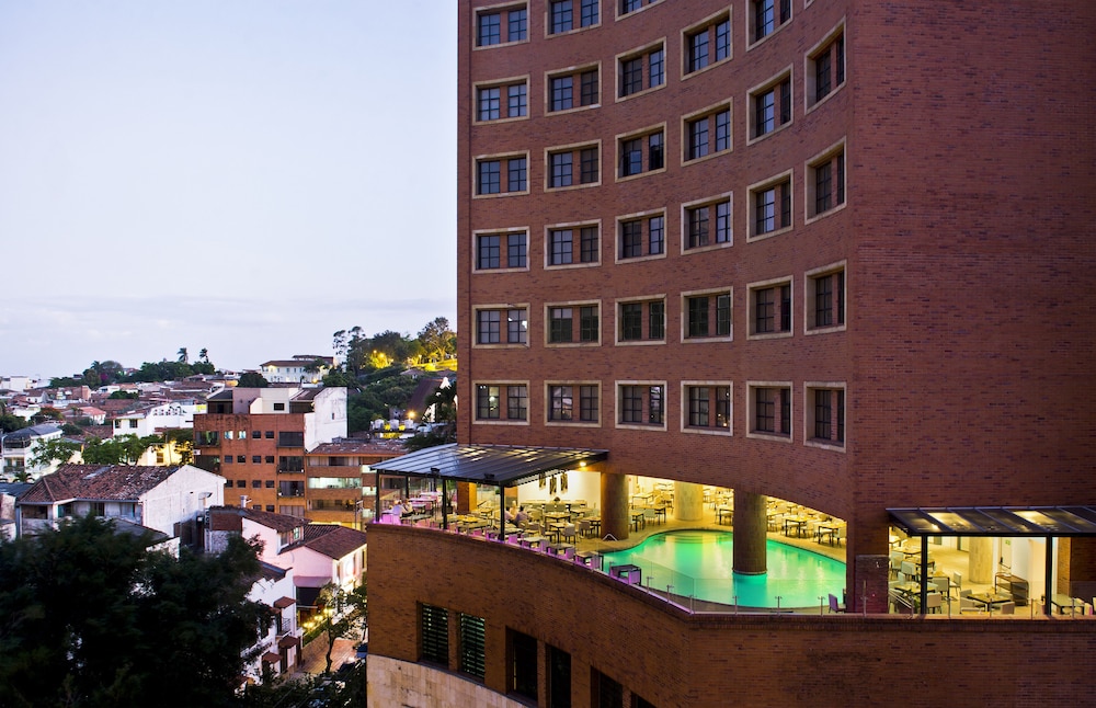 Hotel Dann Carlton Cali 7/64