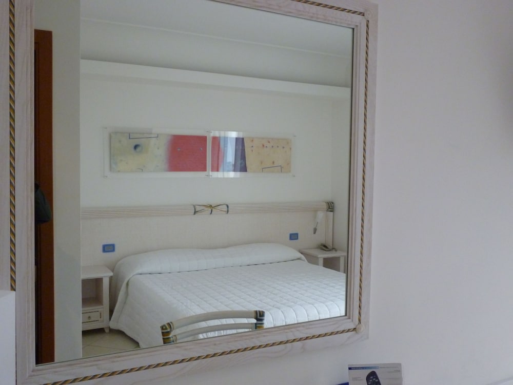 Elaia Garden Hotel 20/48