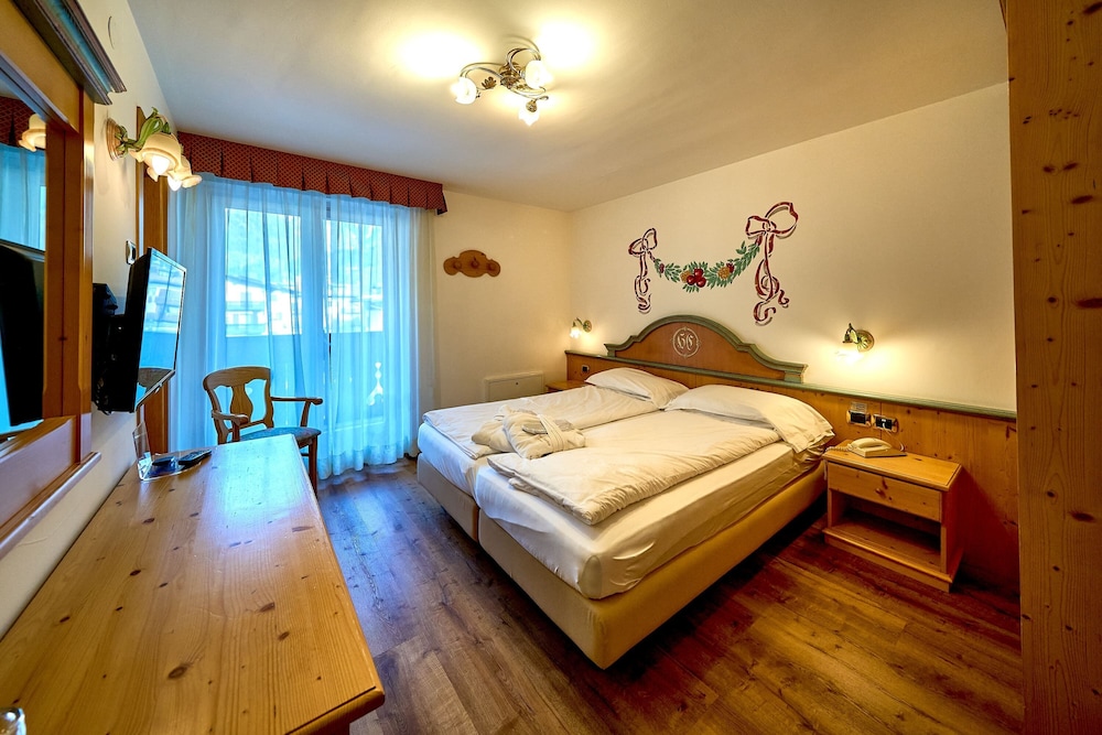 HOTEL CRISTINA 8/45