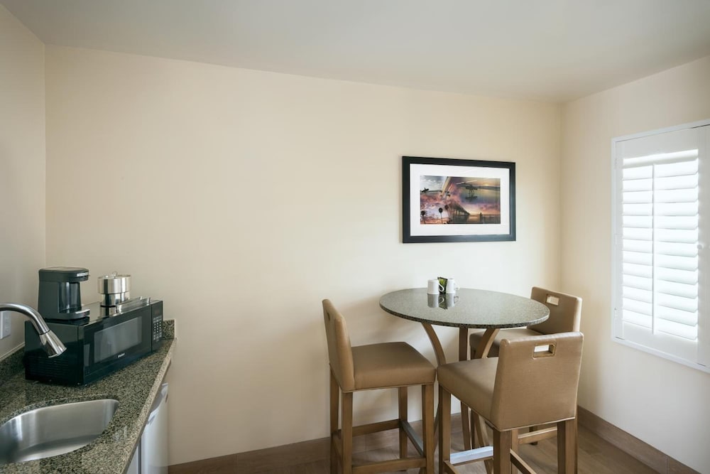 Pb Surf Beachside Inn 26/31