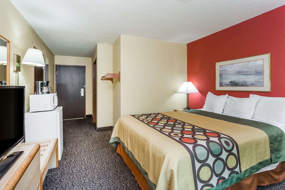 Super 8 By Wyndham Appleton 8/32