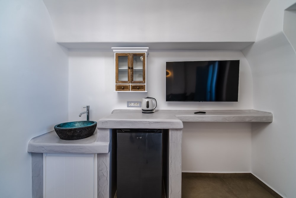 Aegean Blue Suites 87/99