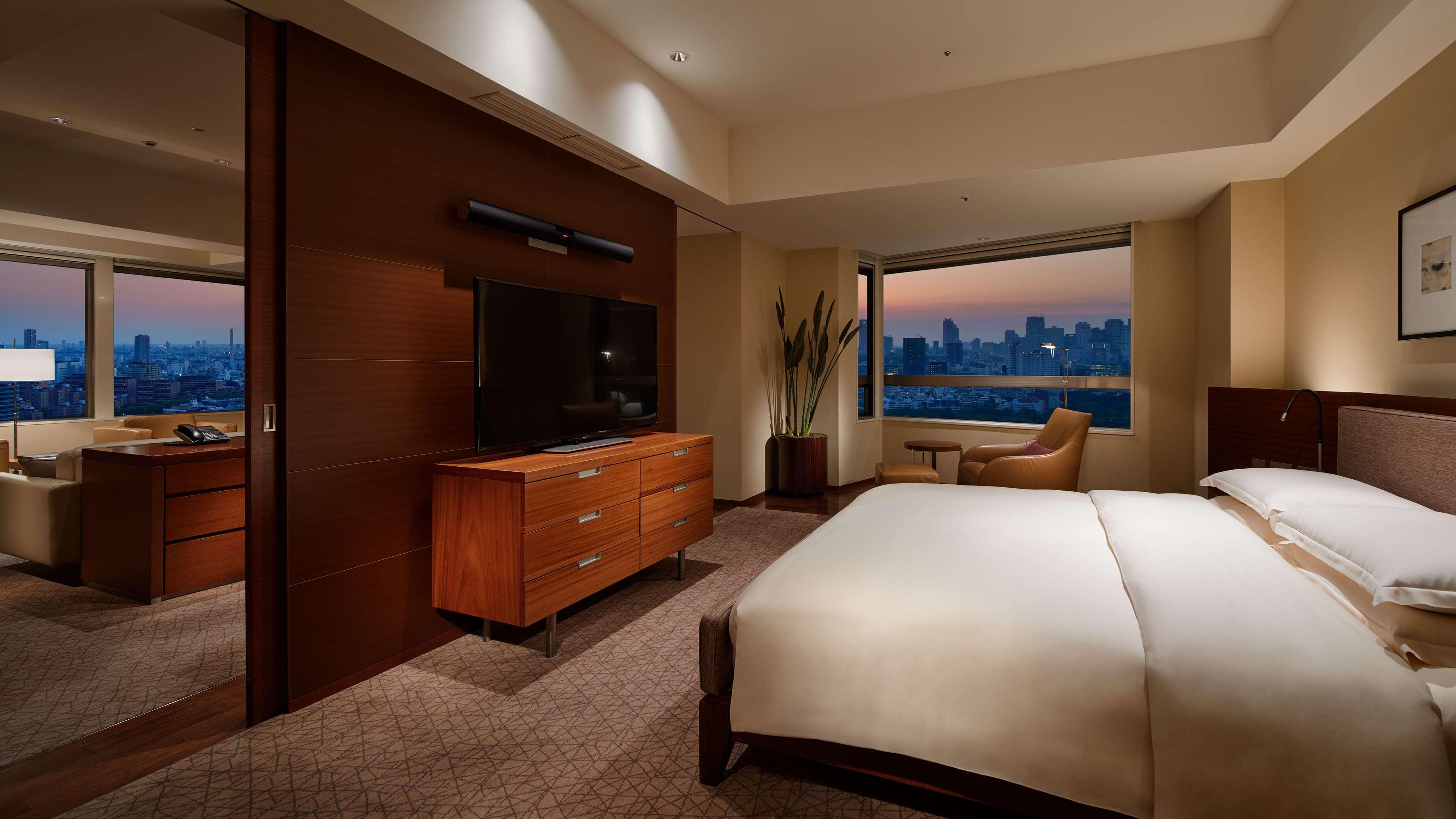 Diplomat, Suite