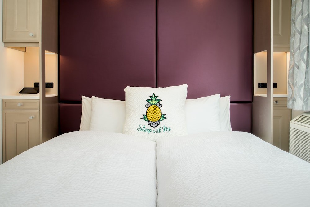 STARLET, QUEEN BED