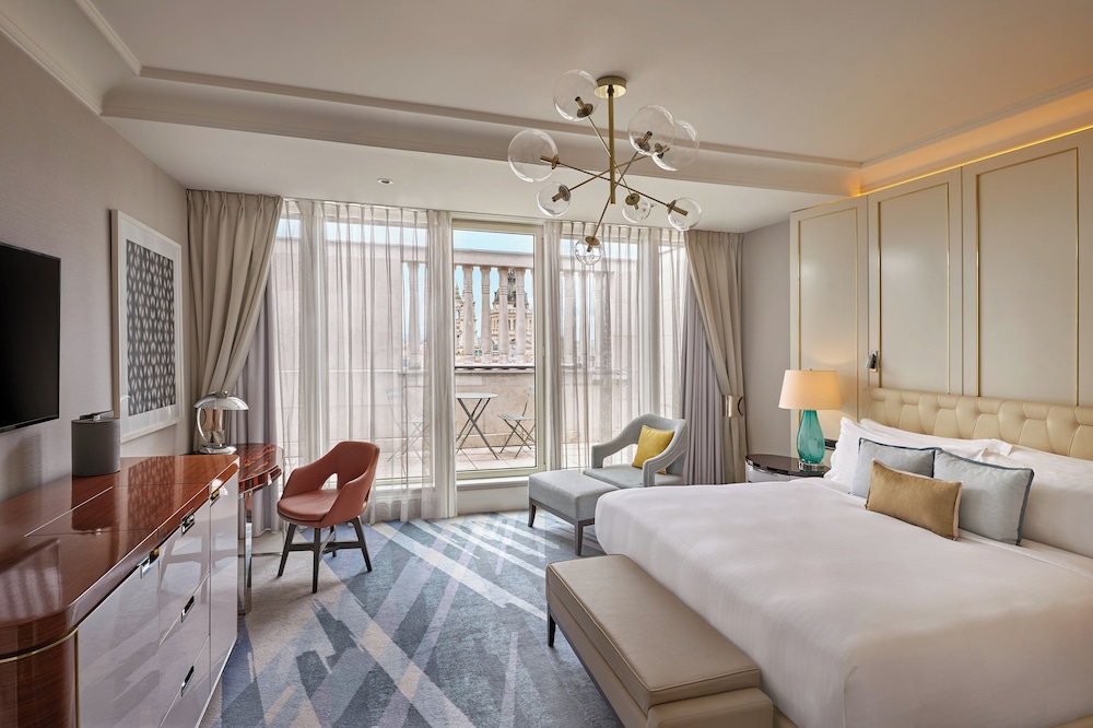 Club King Room