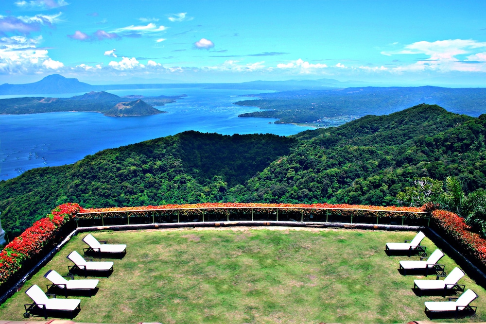 The Lake Hotel Tagaytay 41/44