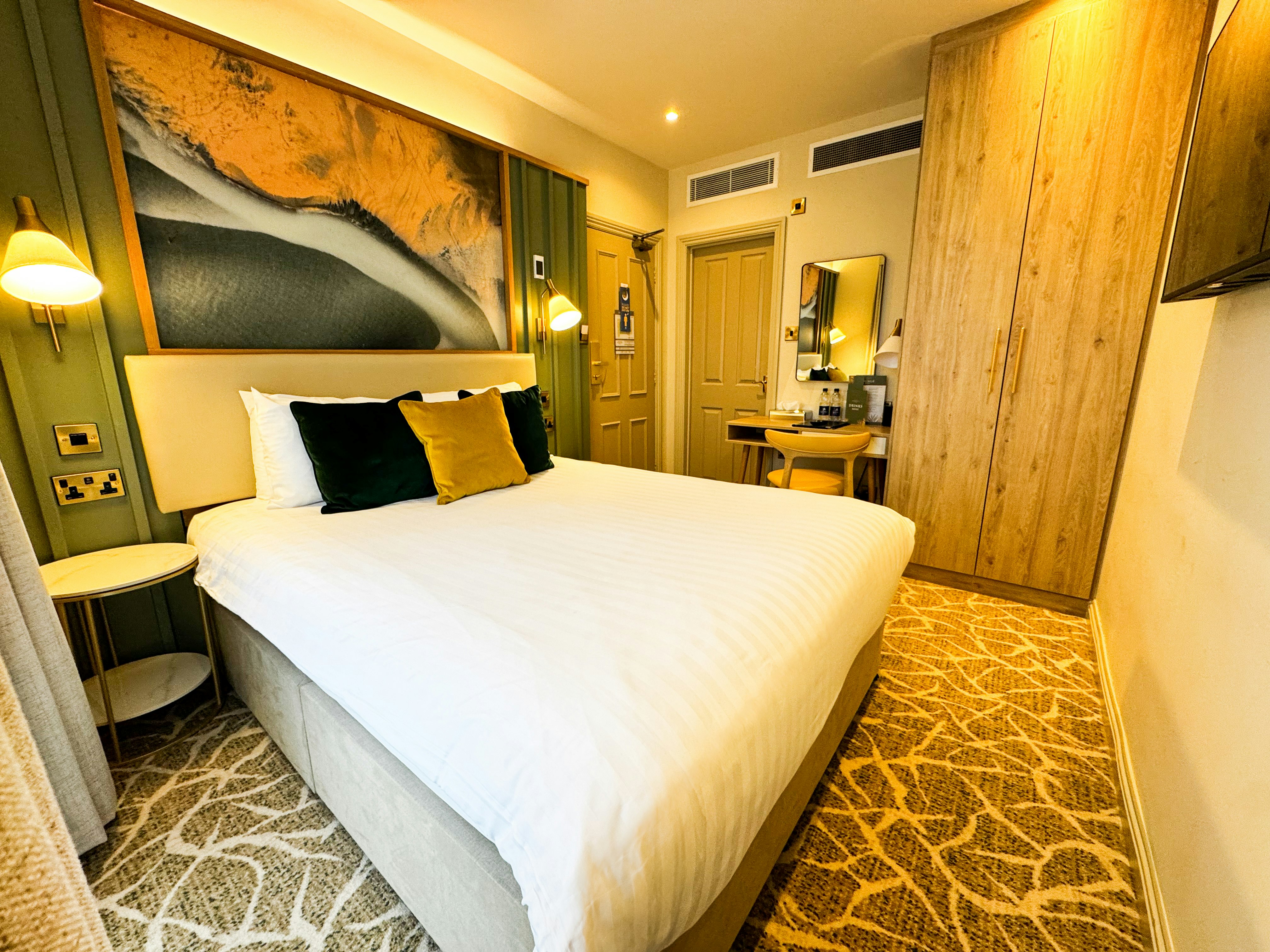 COMPACT, DOUBLE BED