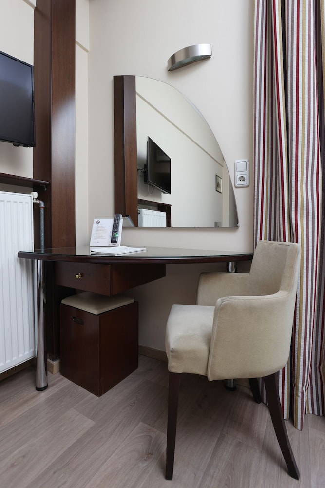 Hotel Abc 10/68