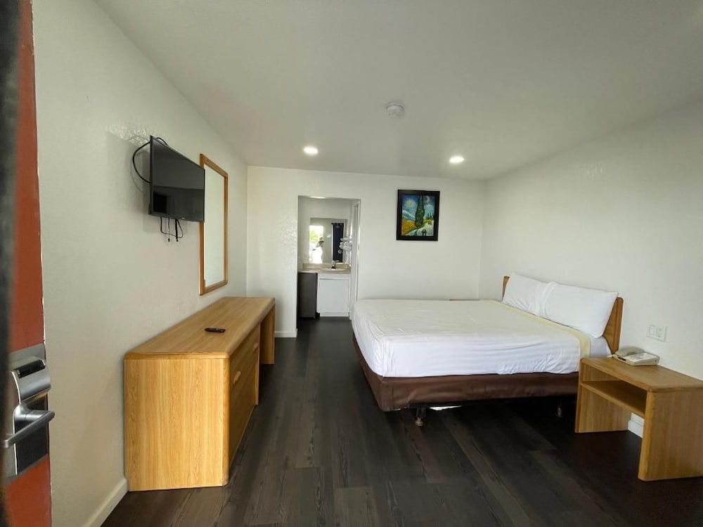 Palms Inn & Suites 17/50