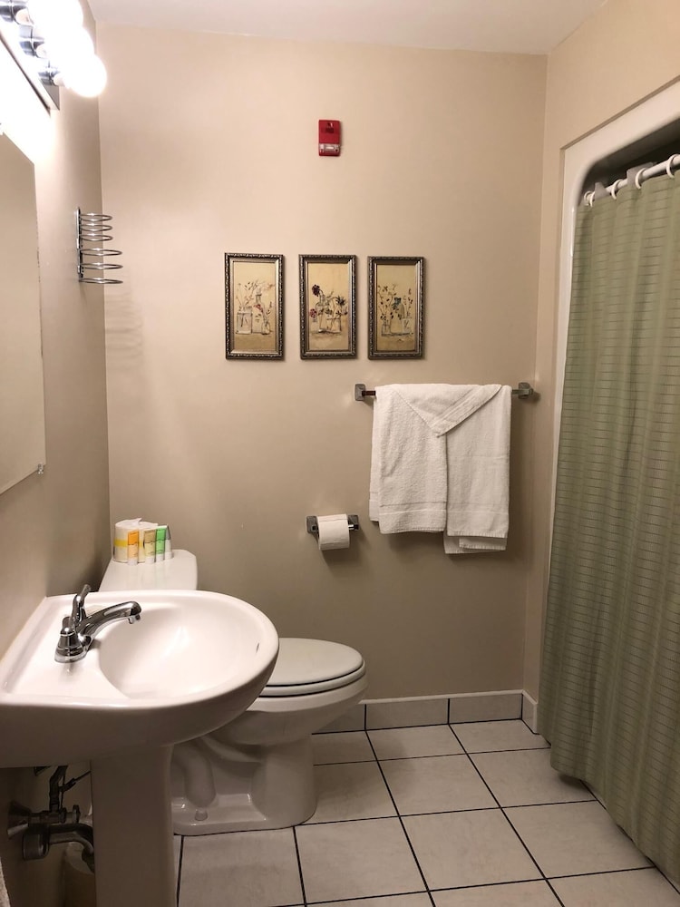Camelot Restaurant Inn 45/50