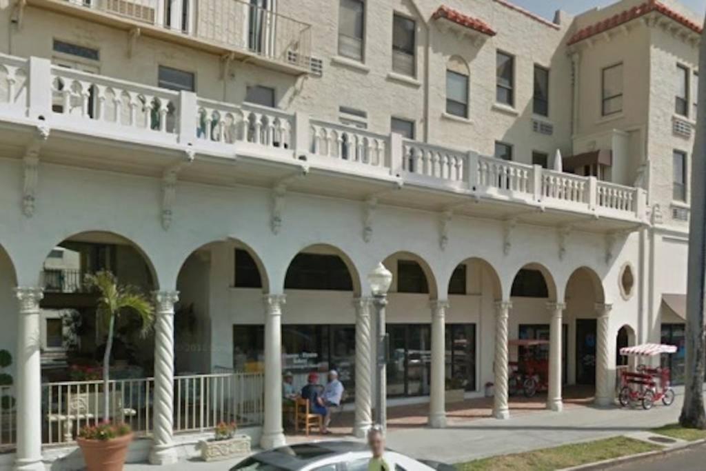 Hemingway Suites at Palm Beach Hotel Island 3/50