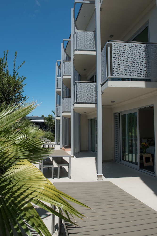 Navigate Seaside Hotel 63/66