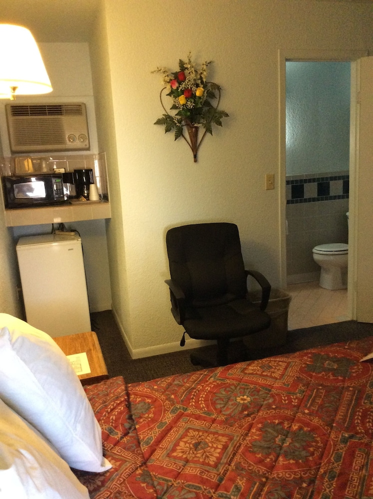 Regency Inn Comanche 25/36
