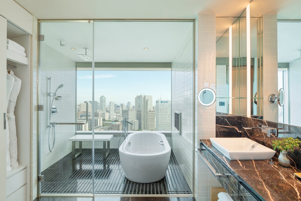 غرفة غراند ركنية بسرير كينج مع دخول صالة النادي، The Prince Gallery Tokyo Kioicho a Luxury Collection Hotel 2/2