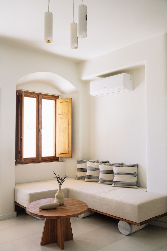 Ammothines Cycladic Suites 44/59