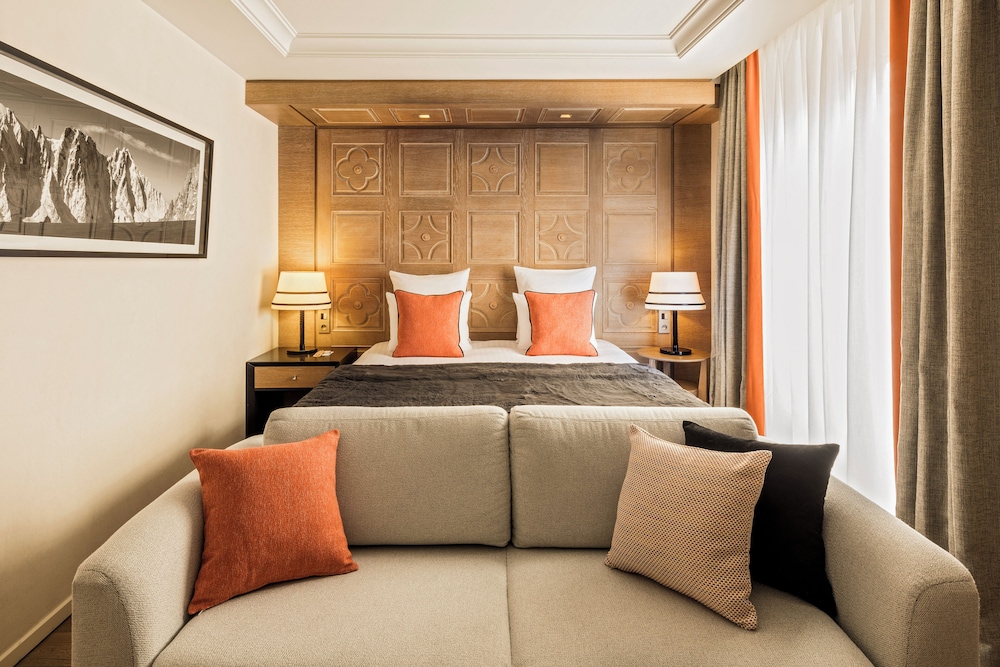 DELUXE, DOUBLE BED