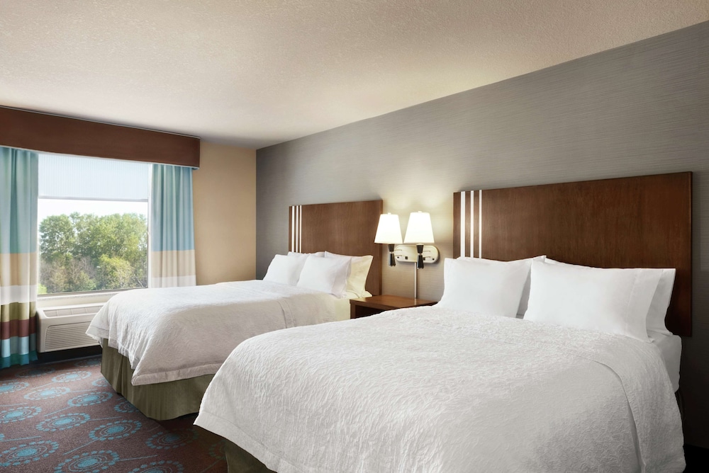 Hampton Inn Suites Grafton 12/46