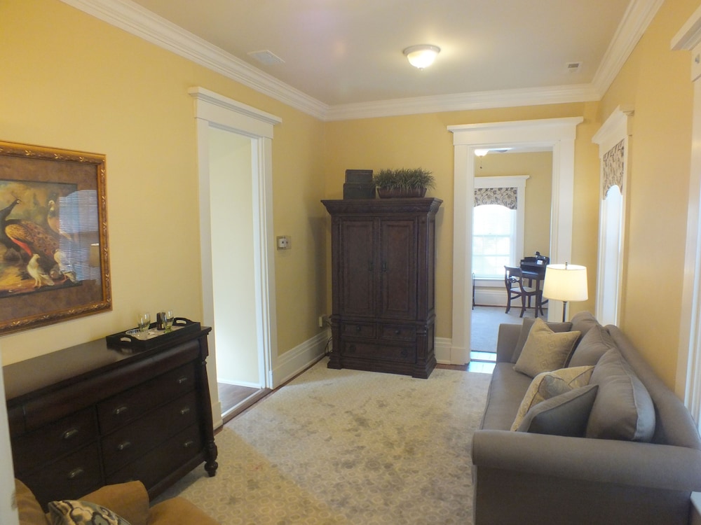The Pepin Mansion Historic B&B 34/50