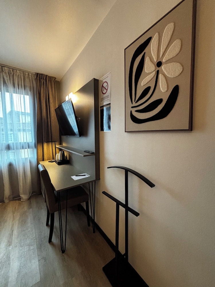 INTER-HOTEL LE VALOIS 33/50