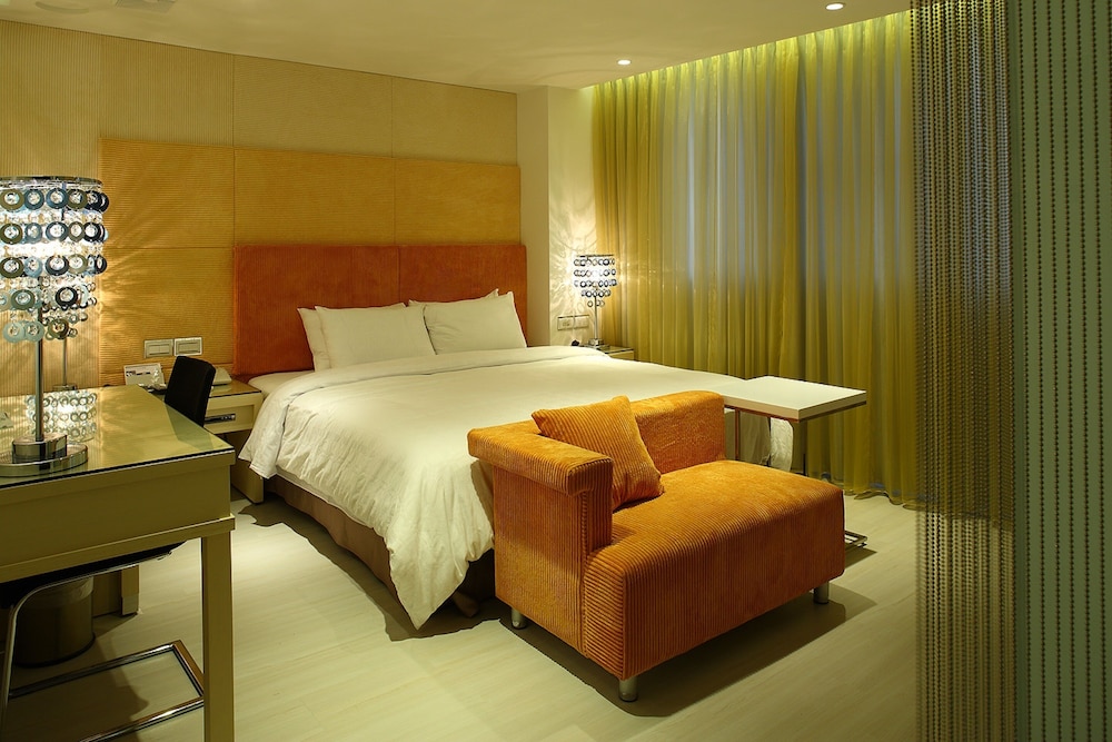 BUSINESS, DOUBLE BED