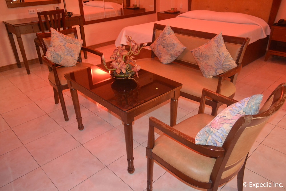 Pacific Breeze Hotel And Resort 54/71