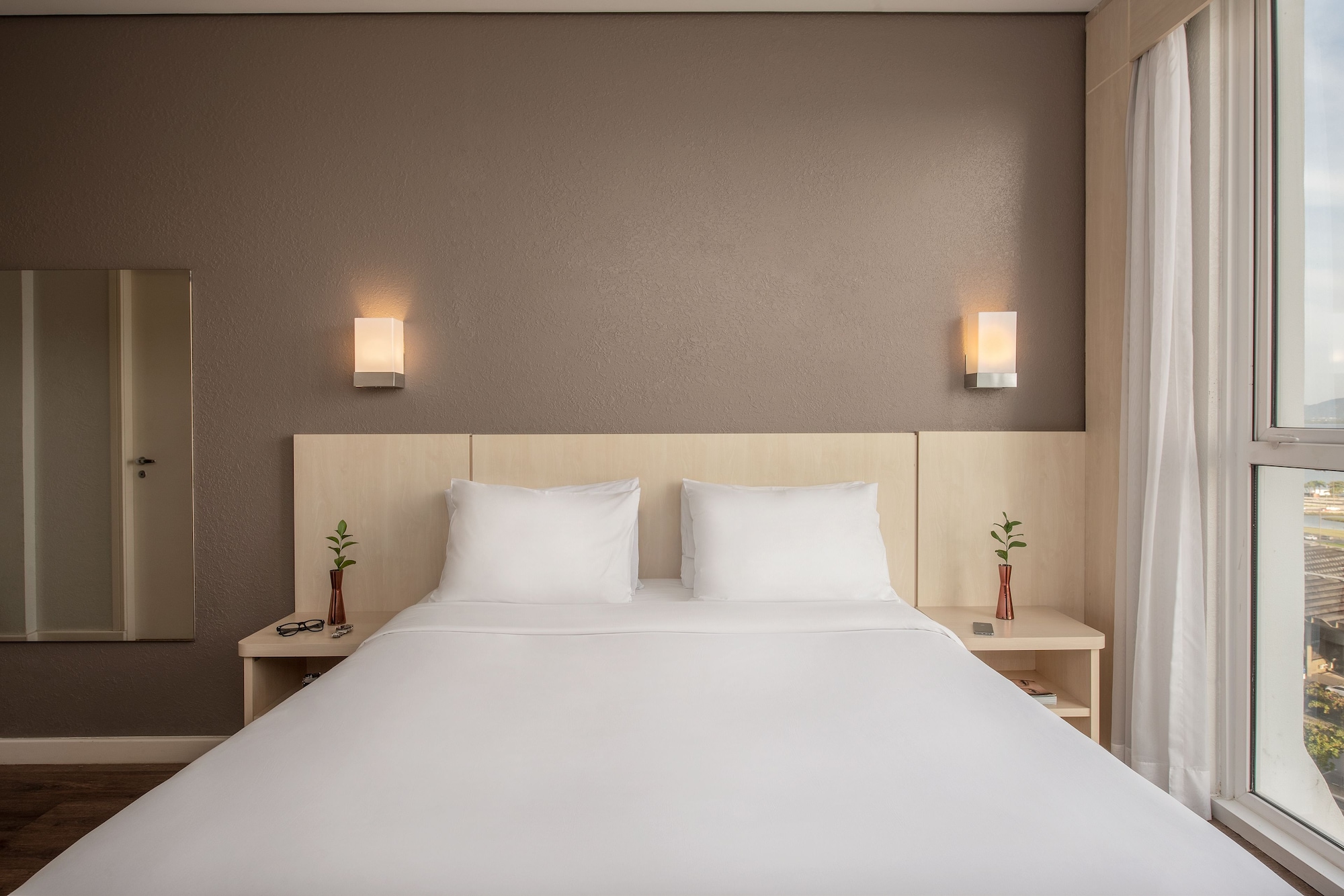 SUPERIOR, LUXURY, QUEEN BED
