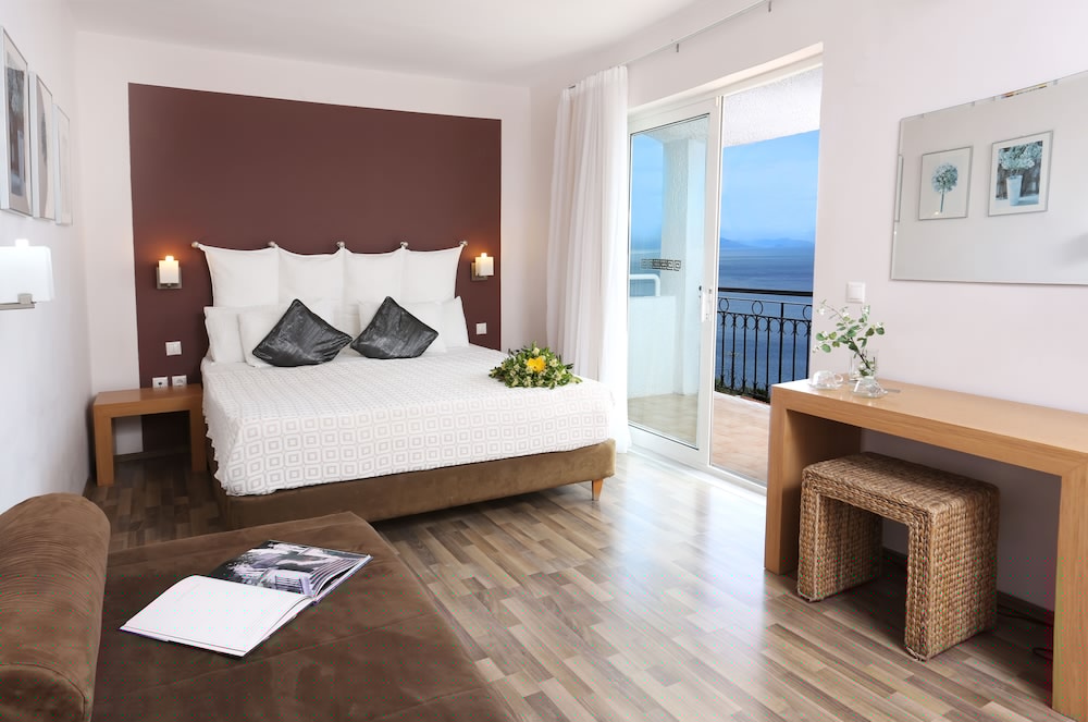 Pantokrator Hotel 8/50