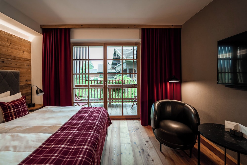 Comfort, King Bed, Golf Resort Achental 3/9