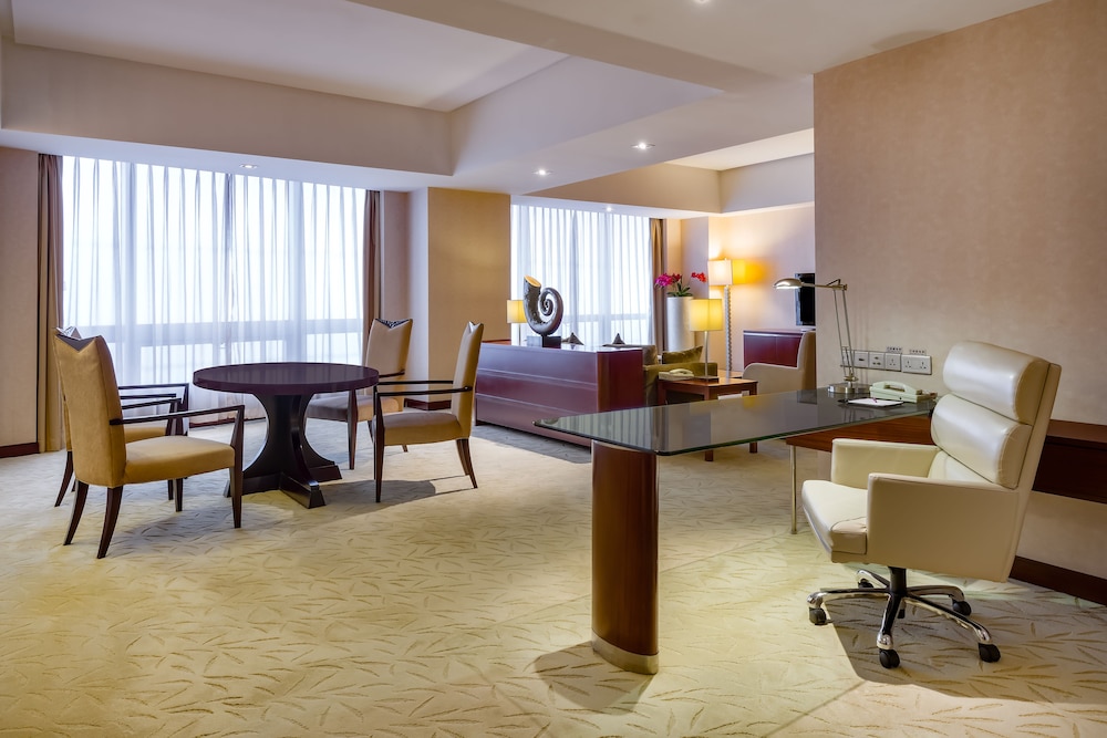 Crowne Plaza Yantai Seaview 48/82