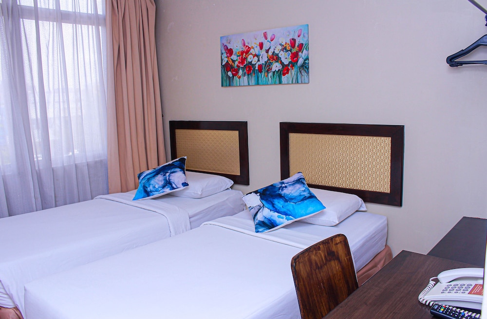 Desa Queenspark Hotel 31/77