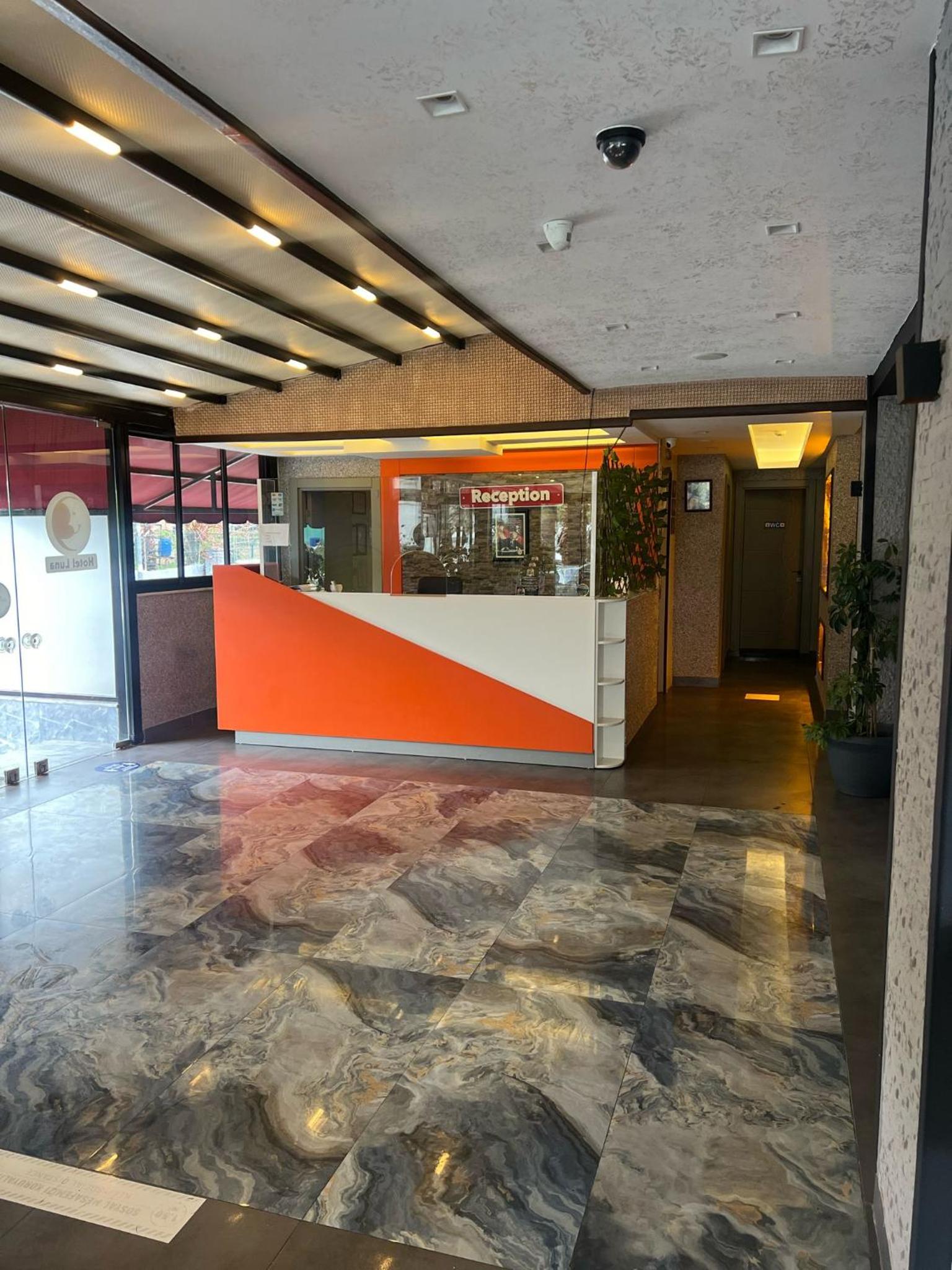 Hotel Luna 5/16
