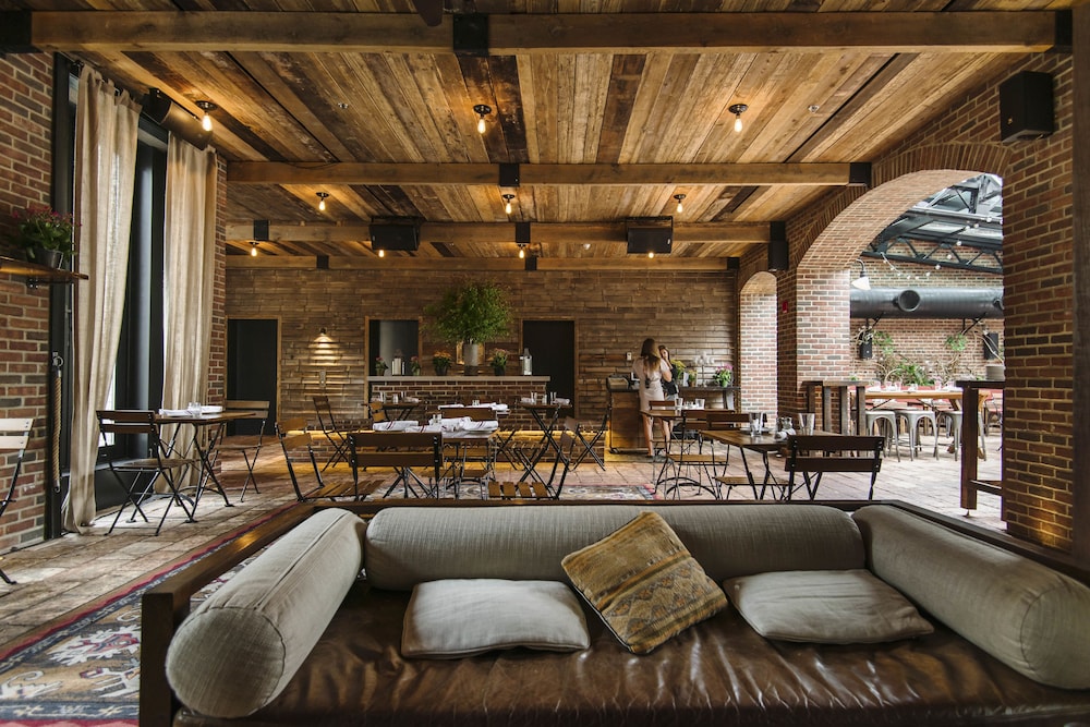 Refinery Hotel 7/48